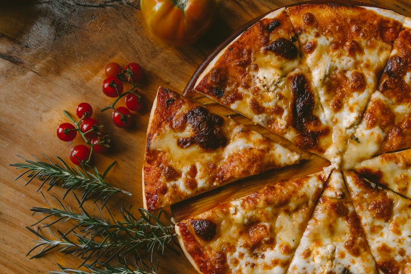 Steinofen-Genuss: Pizza jetzt in ausgewählten Filialen!